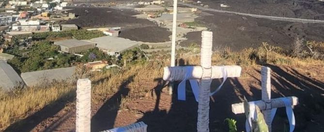 Reposición de las Cruces de Mayo salvadas de la lava del volcán Tajogaite
