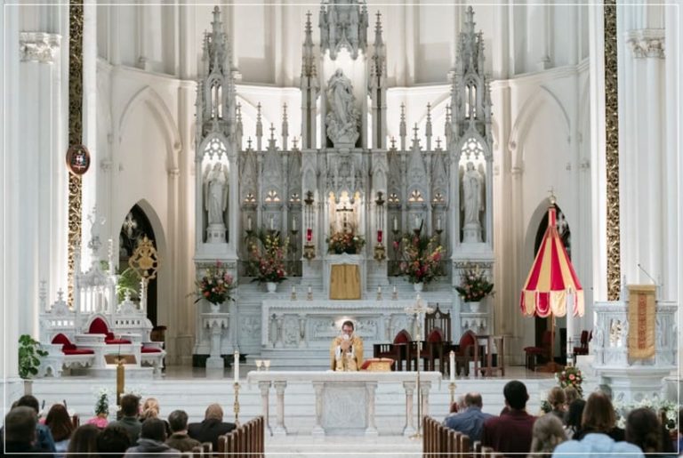 Lee más sobre el artículo ¿POR QUÉ IR A MISA EL DOMINGO?